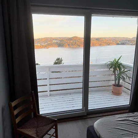 Naer Dyreparken Og Sentrum Med Jacuzzi Apartamento *
