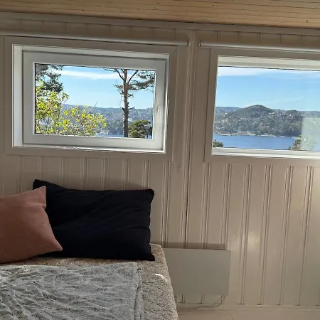 Naer Dyreparken Og Sentrum Med Jacuzzi Kristiansand