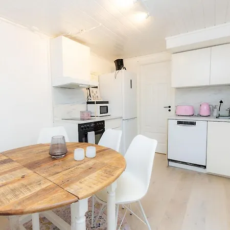Naer Dyreparken Og Sentrum Med Jacuzzi Apartamento Kristiansand